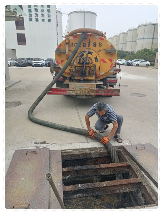 德钦隔油池清掏