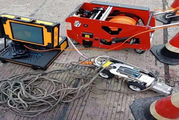 德钦CCTV管道检测机器人